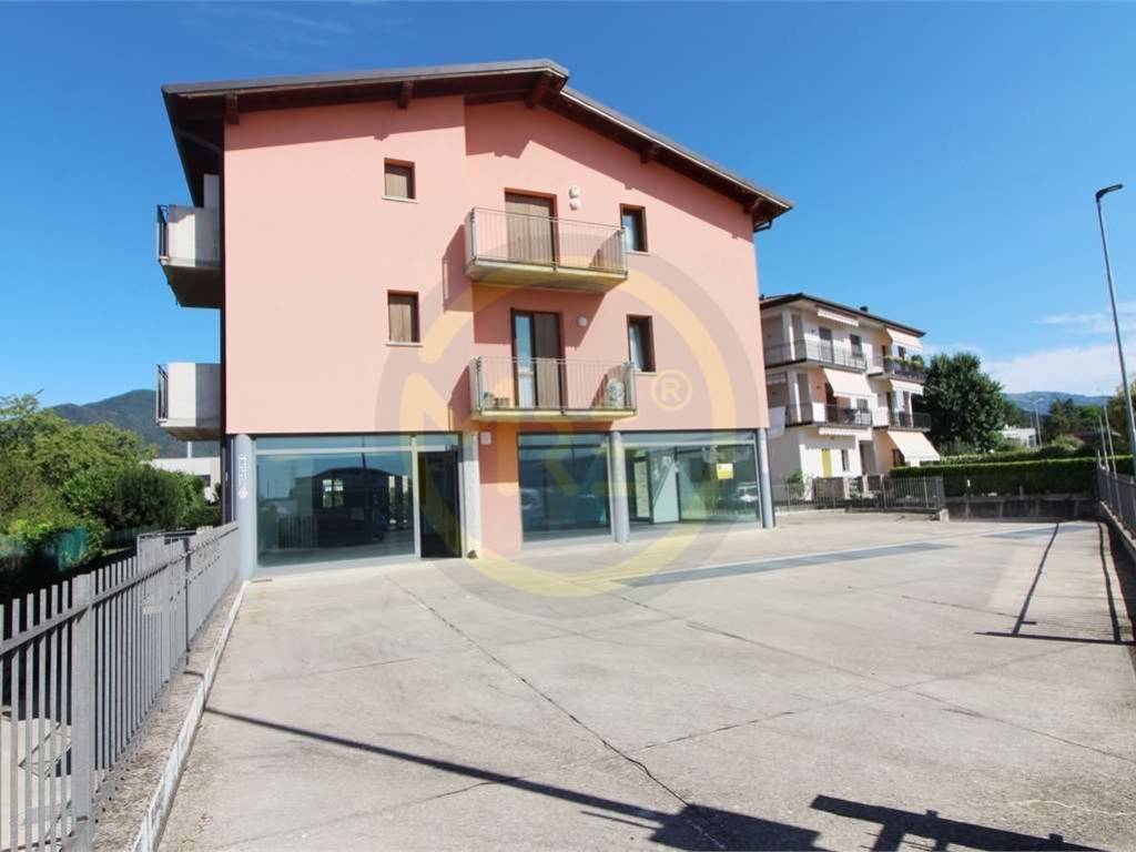 negozio in vendita a Cenate Sotto