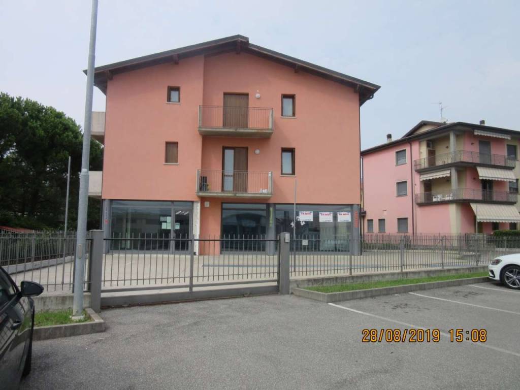 negozio in vendita a Cenate Sotto