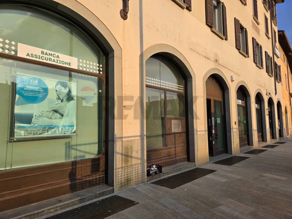 locale commerciale in vendita a Cenate Sotto