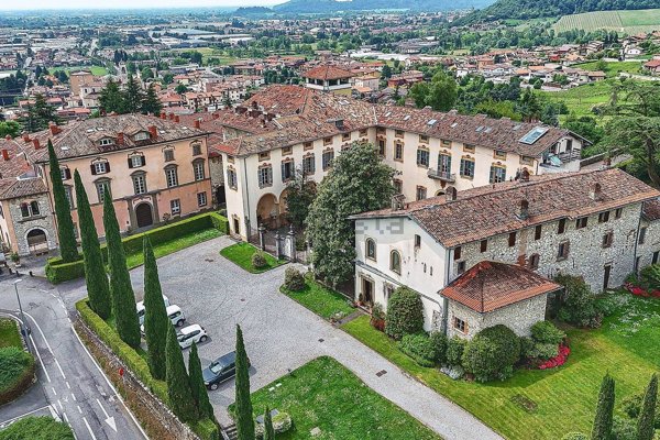 pentavano in vendita a Cenate Sotto in zona Castello