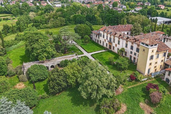 villa in vendita a Cenate Sotto in zona Castello