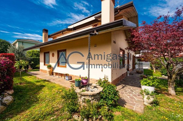 casa indipendente in vendita a Cenate Sotto in zona Castello
