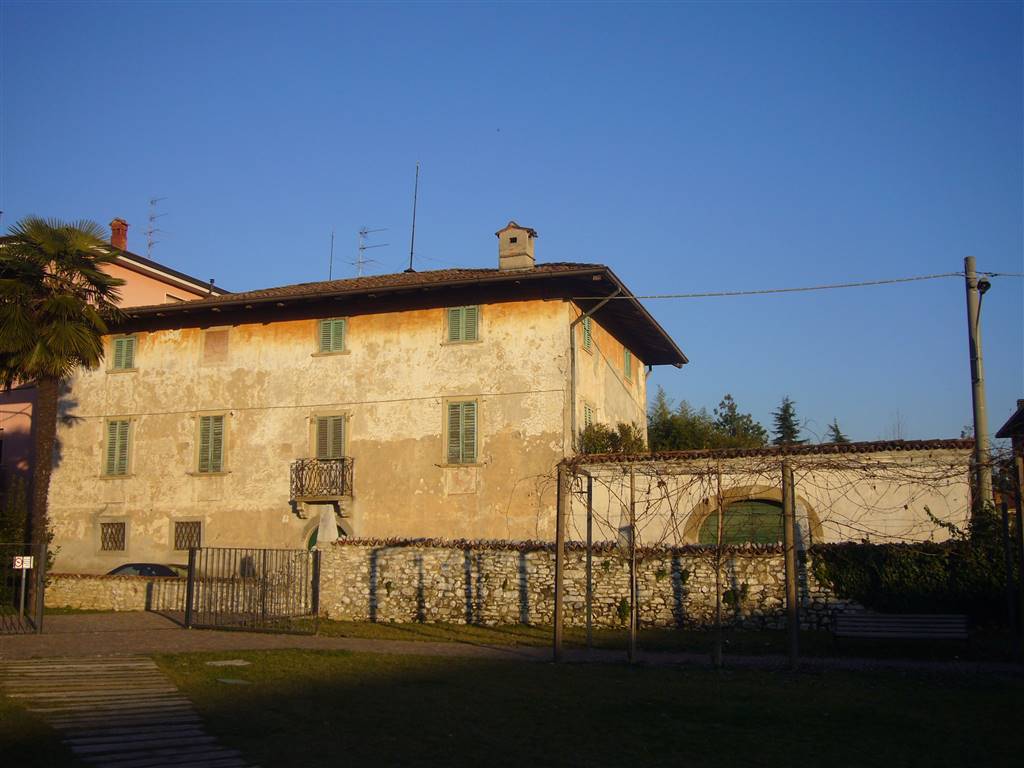 negozio in vendita a Cenate Sotto in zona Castello