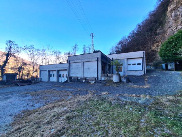 locale commerciale in vendita a Cene