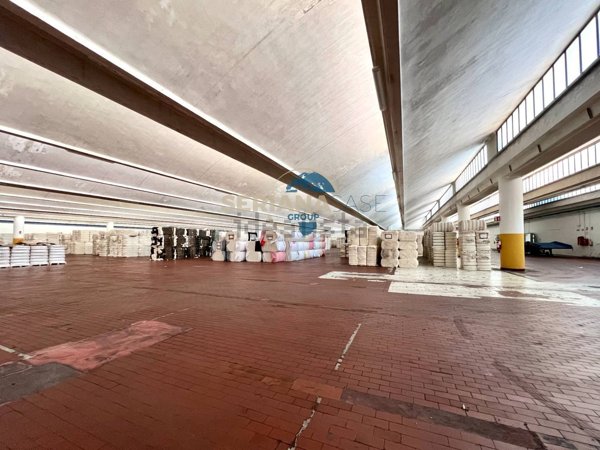 capannone in vendita a Cene