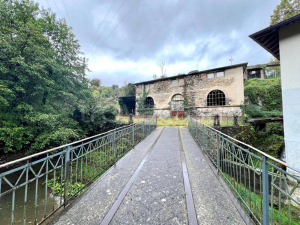 locale commerciale in vendita a Cene