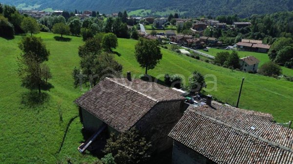 casa indipendente in vendita a Cerete in zona Novezio