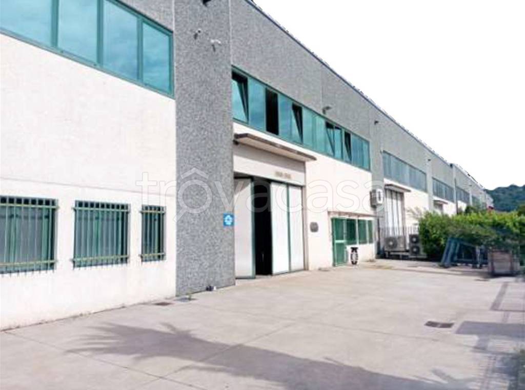 locale commerciale in vendita a Chiuduno