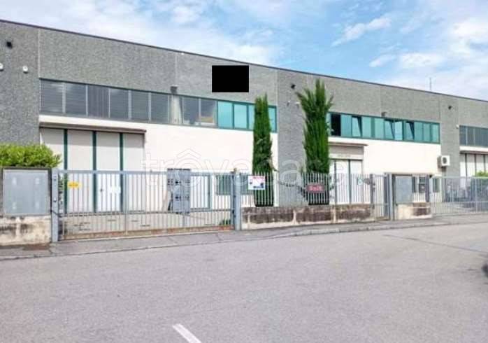 locale commerciale in vendita a Chiuduno