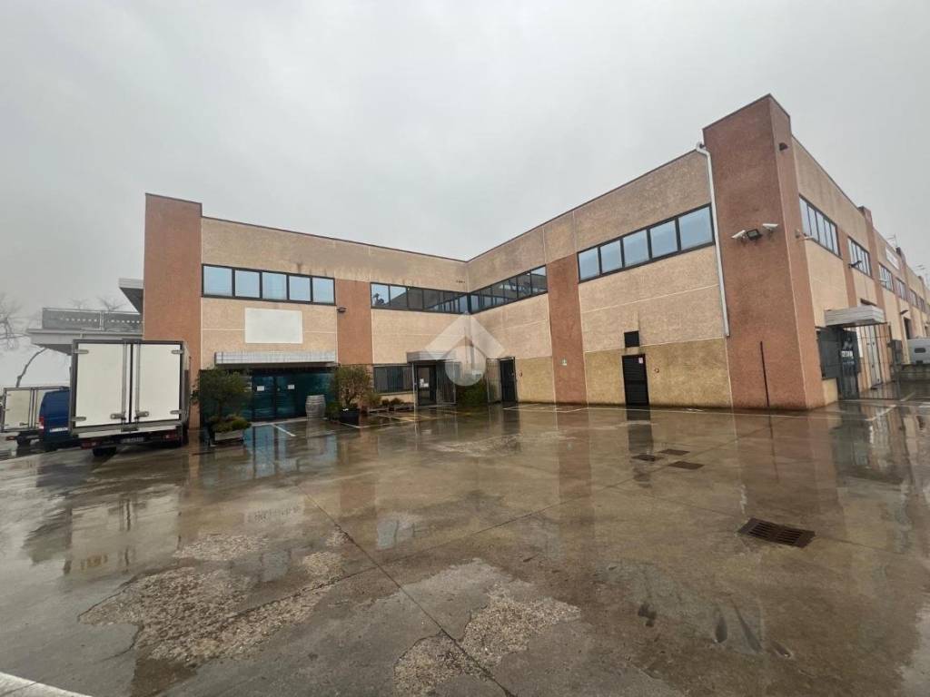 locale commerciale in vendita a Chiuduno