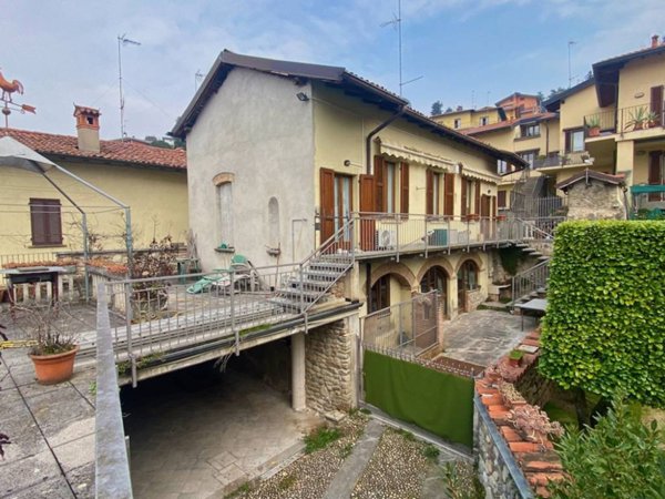 casa indipendente in vendita a Cisano Bergamasco in zona Valbonaga