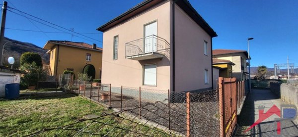 casa indipendente in vendita a Cisano Bergamasco in zona Valbonaga