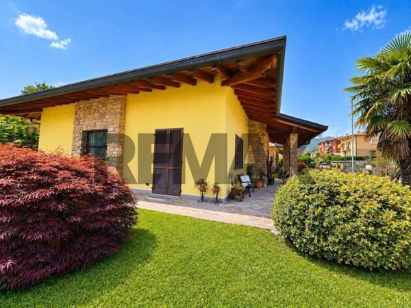 casa indipendente in vendita a Cisano Bergamasco in zona Valbonaga