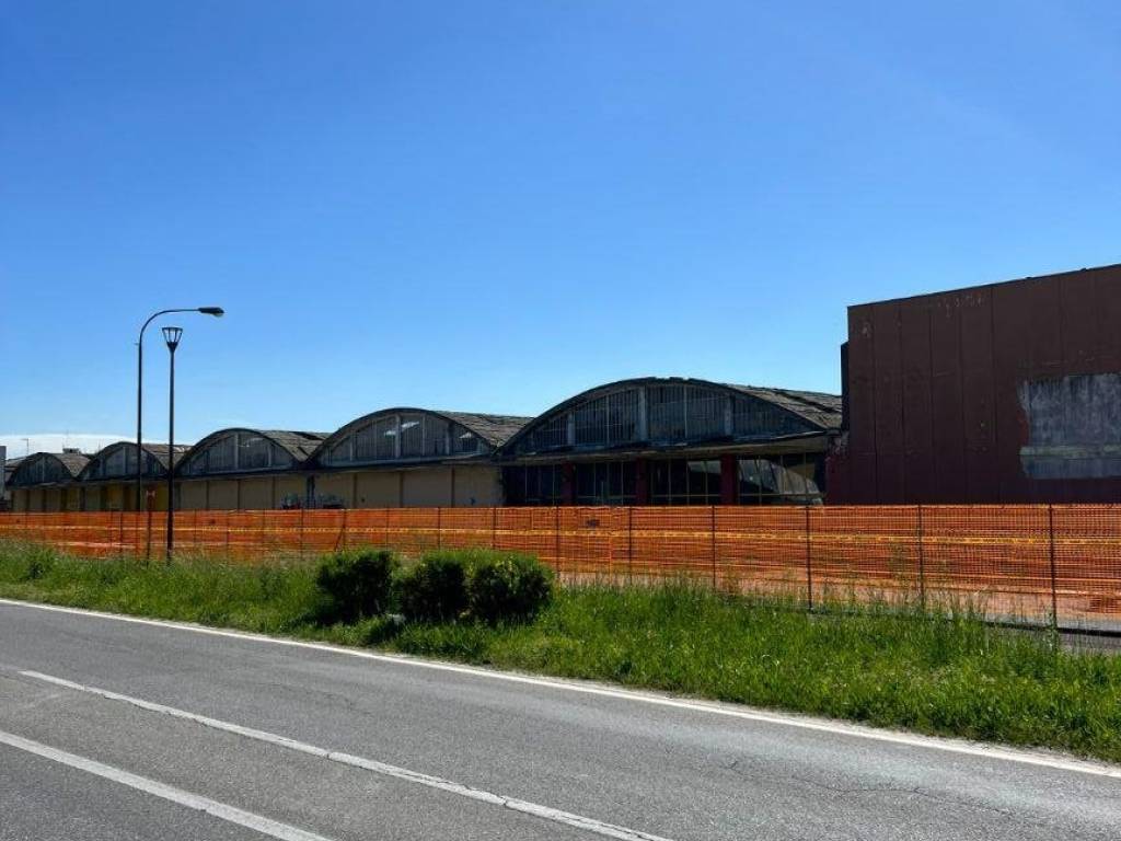 locale commerciale in vendita a Ciserano
