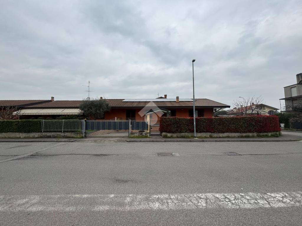 casa indipendente in vendita a Ciserano