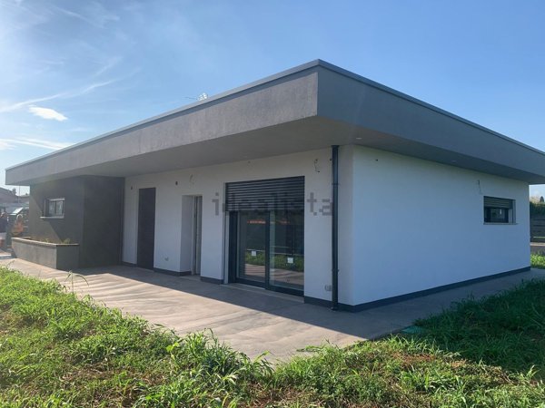 casa indipendente in vendita a Ciserano