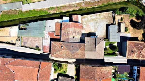 negozio in vendita a Cividate al Piano