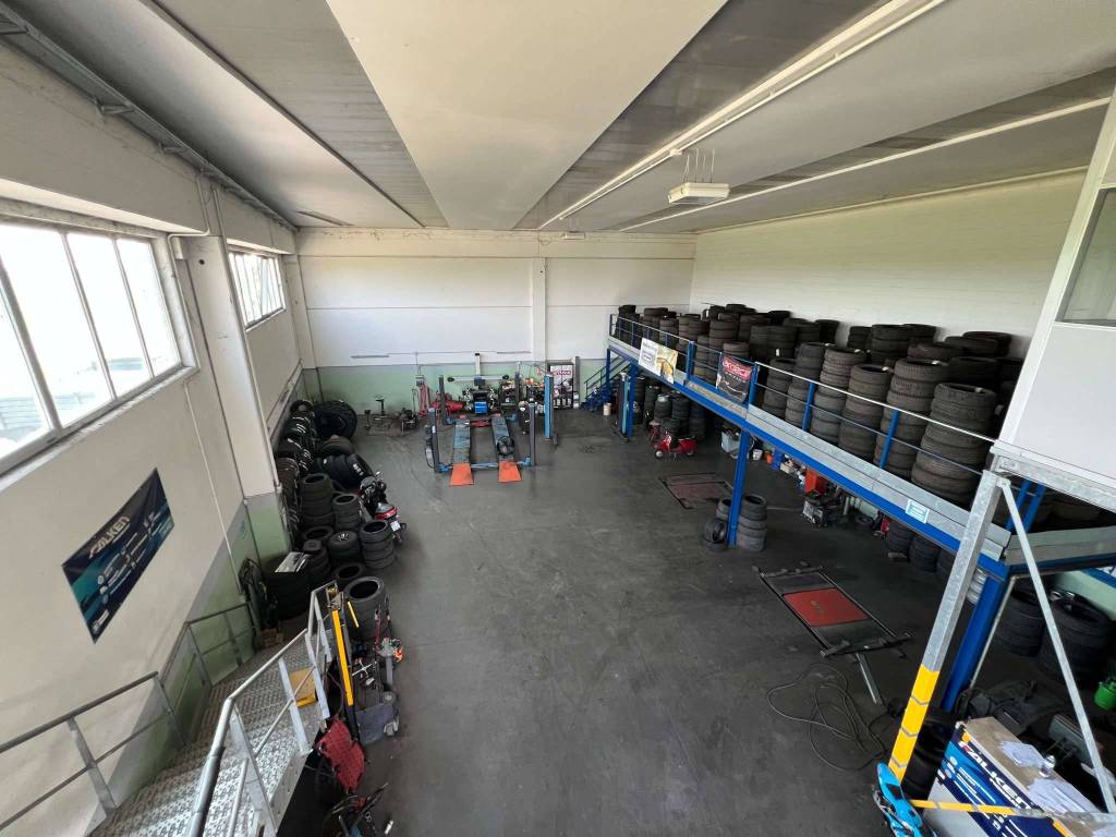 locale commerciale in vendita a Cividate al Piano