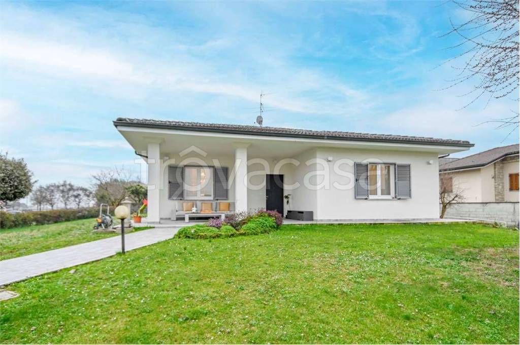 casa indipendente in vendita a Cividate al Piano