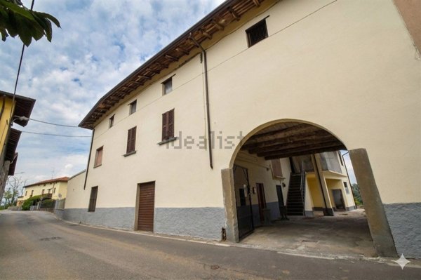 locale di sgombero in vendita a Cividate al Piano