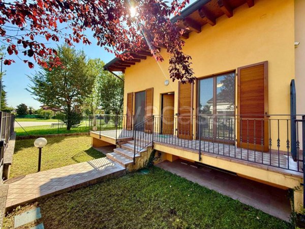 casa indipendente in vendita a Cividate al Piano