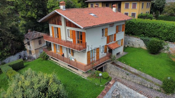 casa indipendente in vendita a Clusone