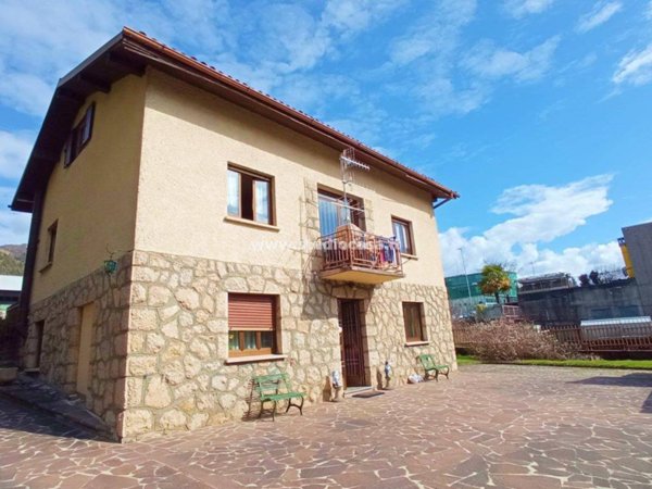 casa indipendente in vendita a Clusone