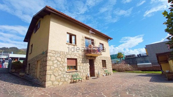 casa indipendente in vendita a Clusone