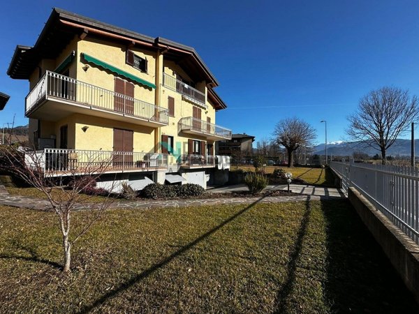 appartamento in vendita a Clusone in zona Fiorine