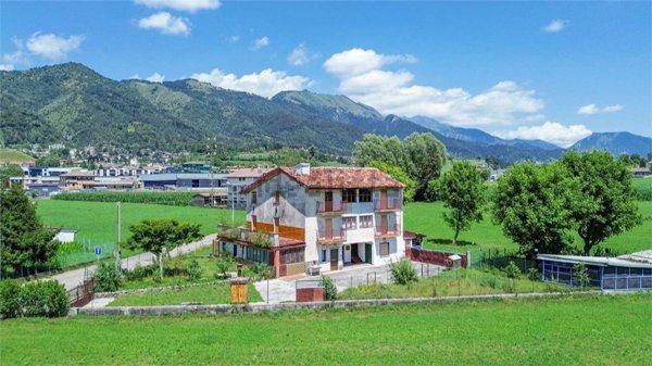casa indipendente in vendita a Clusone