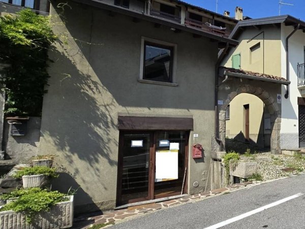negozio in vendita a Clusone