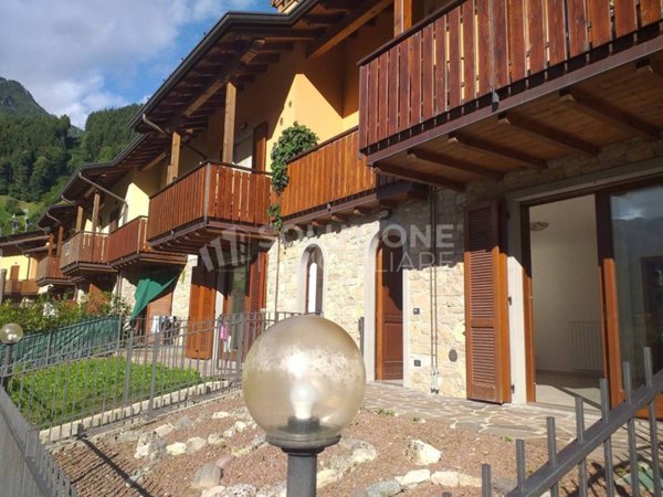 appartamento in vendita a Clusone in zona Fiorine