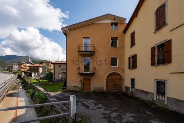 esavano in vendita a Clusone