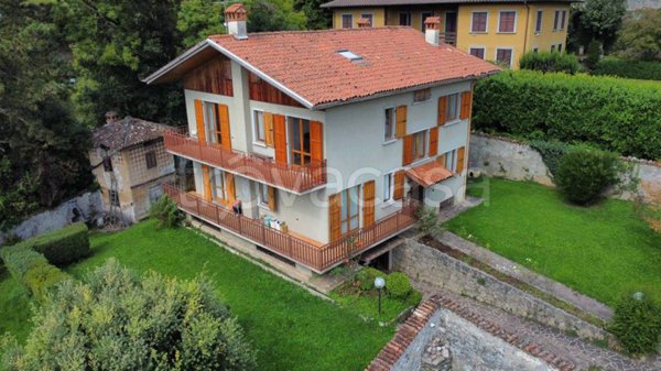 casa indipendente in vendita a Clusone