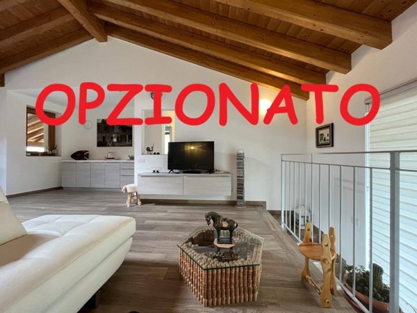 casa indipendente in vendita a Clusone in zona Fiorine