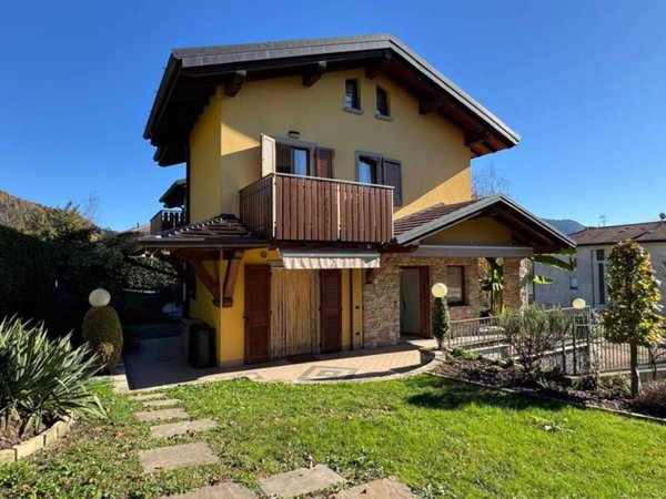 casa indipendente in vendita a Clusone