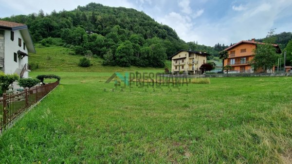 terreno edificabile in vendita a Clusone in zona Fiorine