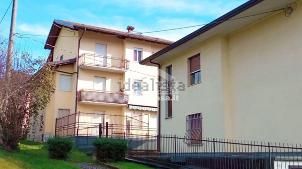 appartamento in vendita a Clusone in zona Fiorine