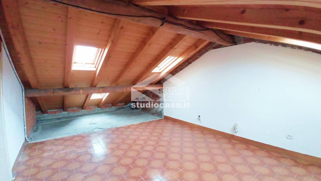 appartamento in vendita a Clusone in zona Fiorine