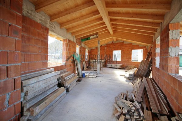 casa indipendente in vendita a Clusone in zona Fiorine