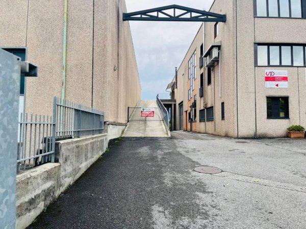 locale commerciale in vendita a Clusone