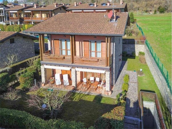 casa indipendente in vendita a Clusone