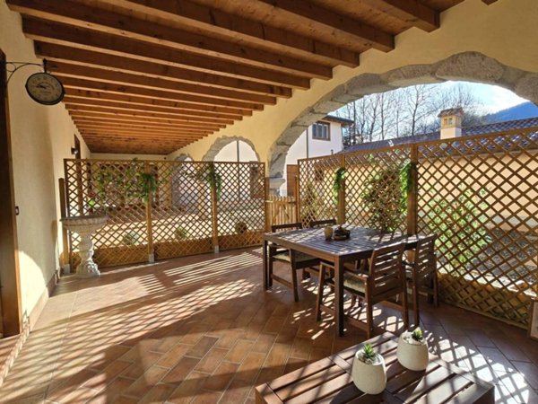 appartamento in vendita a Clusone in zona Fiorine