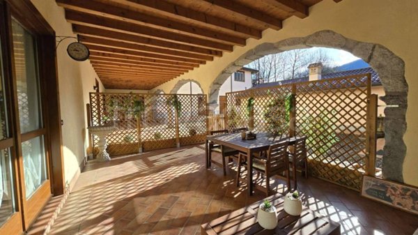 appartamento in vendita a Clusone in zona Fiorine