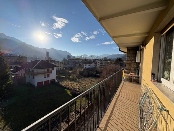 appartamento in vendita a Clusone in zona Fiorine