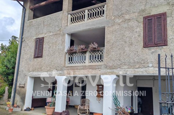 casa indipendente in vendita a Clusone in zona Fiorine