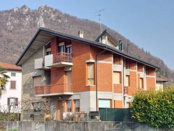 appartamento in vendita a Clusone in zona Fiorine