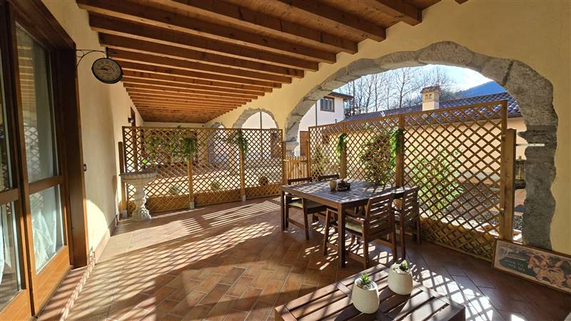 appartamento in vendita a Clusone in zona Fiorine