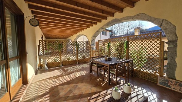 appartamento in vendita a Clusone in zona Fiorine