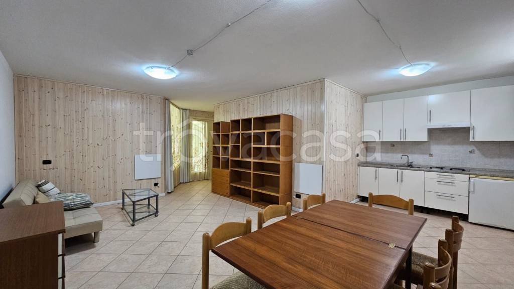 locale commerciale in vendita a Clusone